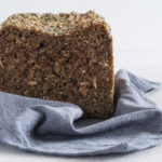 Mørkt rugbrød med surdej