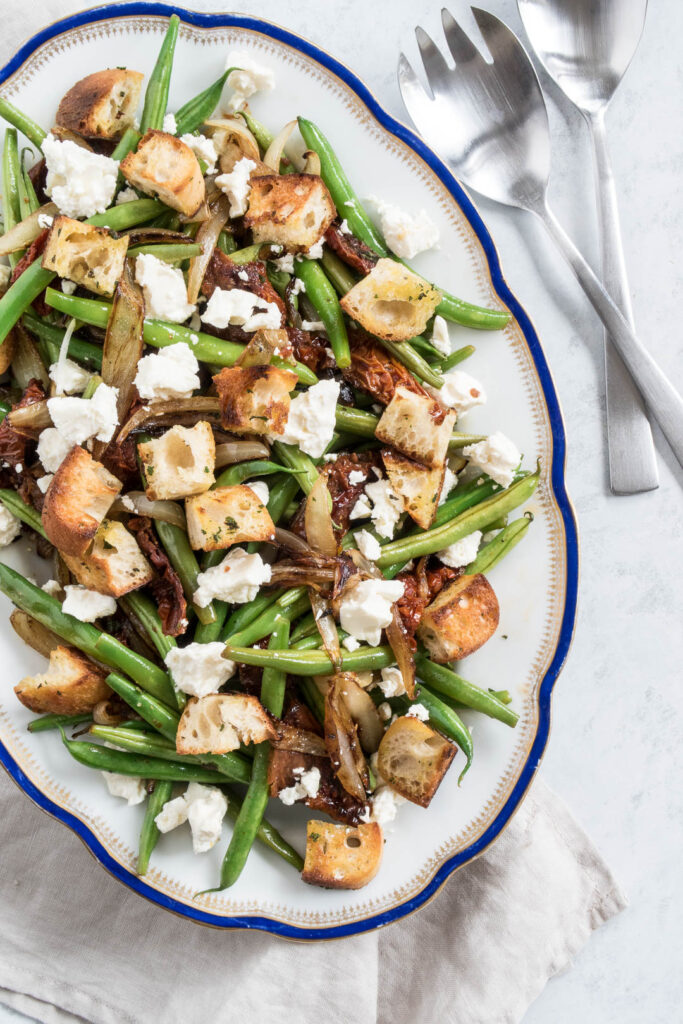 Fransk bønnesalat - opskrift på salat med grønne bønner, feta og soltørret tomat