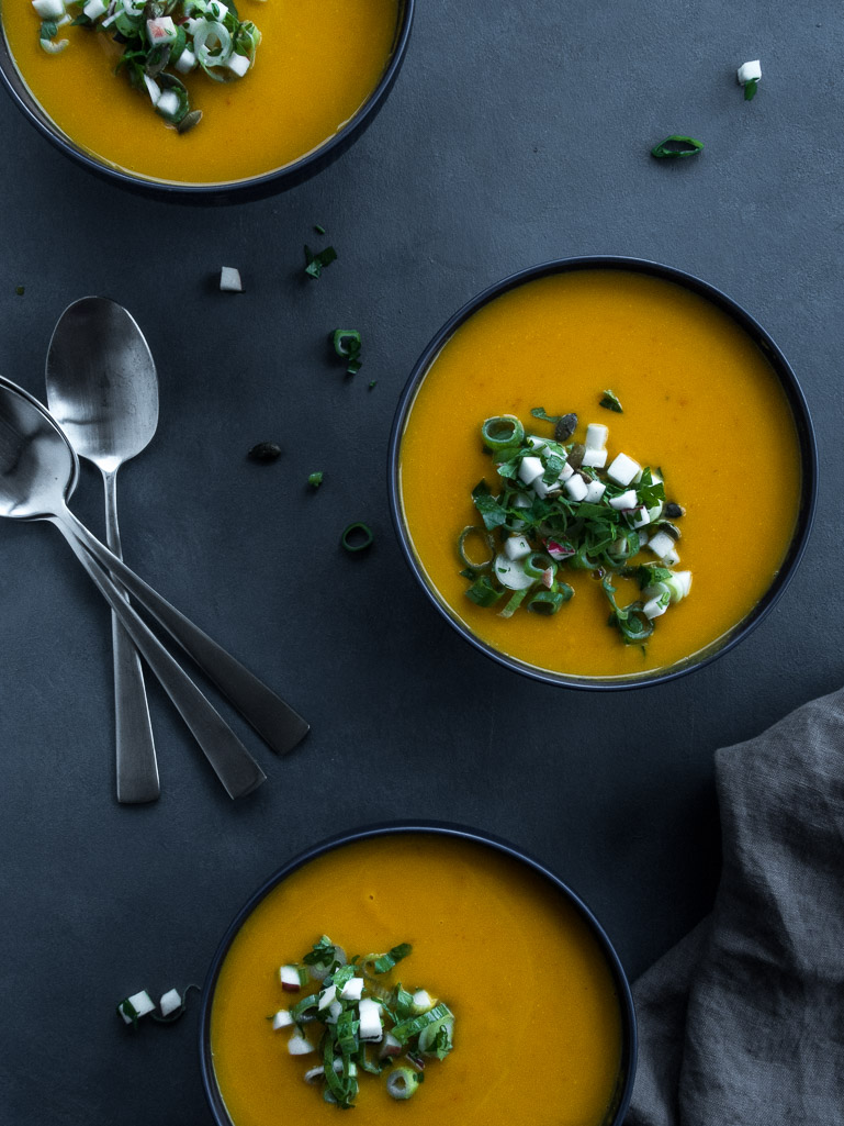 Hokkaidosuppe - opskrift på græskarsuppe med æblecrunch
