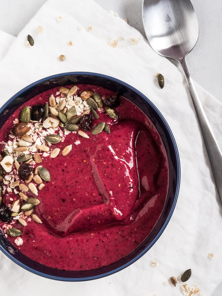 Opskrift på rødbedesmoothie med bær