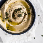 Hummus med feta og timian