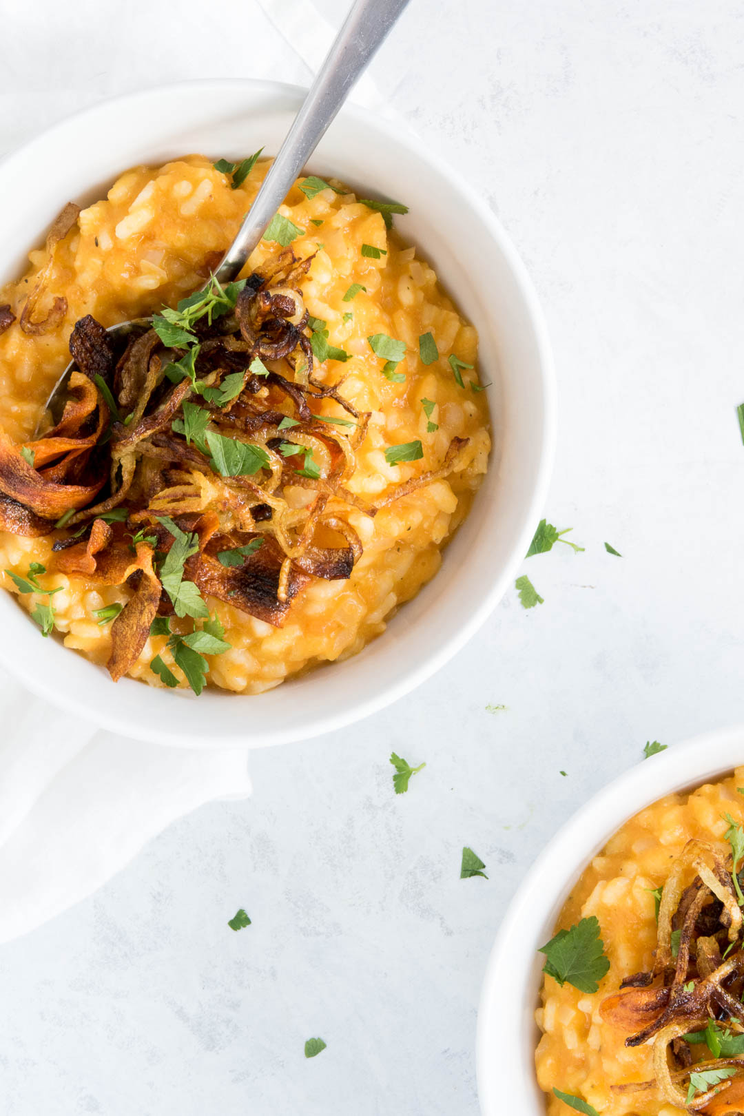 Opskrift med risotto med gulerødder og stegte løg