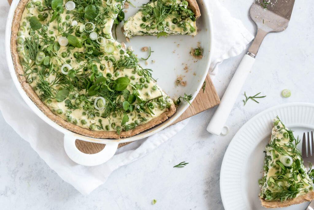Sommertærte med ricotta, ærter og dild