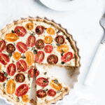 Tomattærte med ricotta og krydderurter - opskrift på tærte med tomater