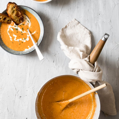 Cremet tomatsuppe med porre - opskrift