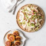 vegetariske kartoffeldeller med kålsalat - opskrift